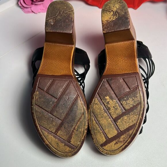 Cliffs By White Mountain Black Vegan Leather Buckle Platform Mules Women's 10 - Picture 5 of 6